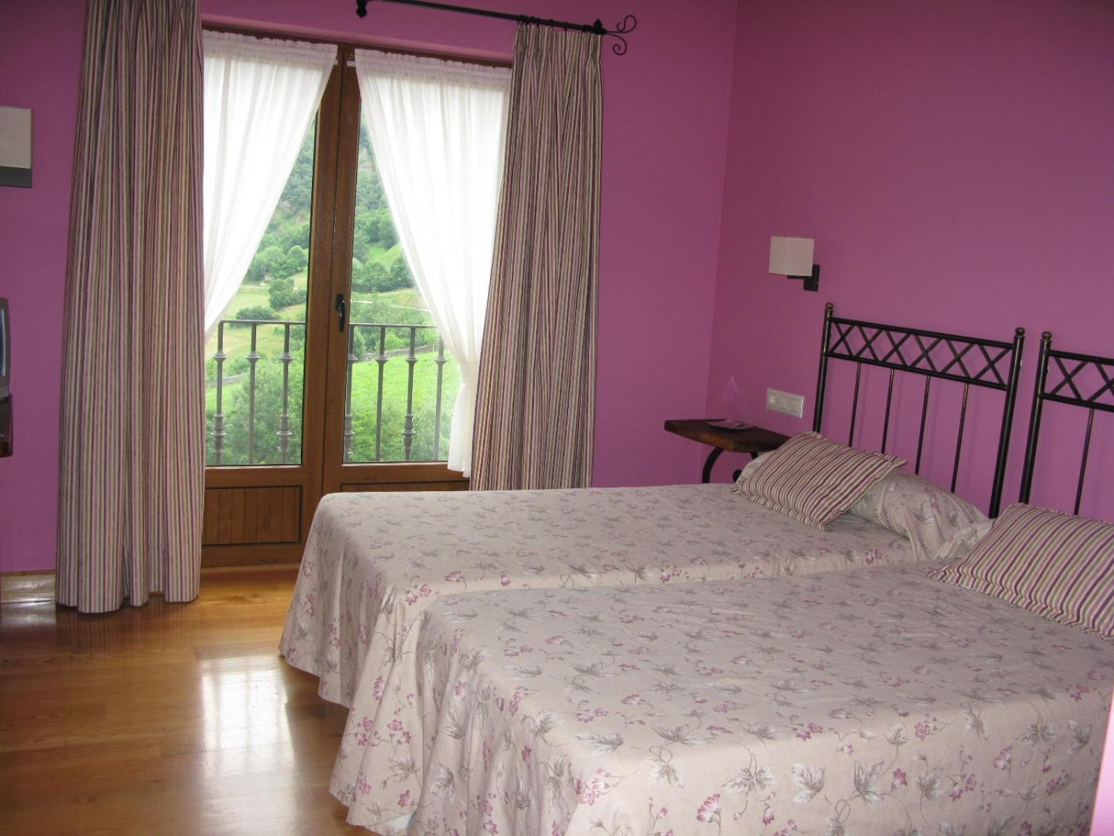 La Posada De Cucayo Dobres Room photo